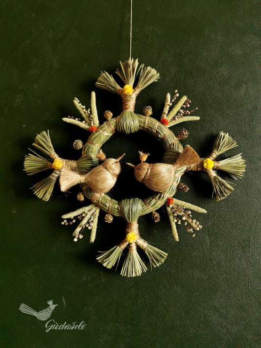 Little sun of grasslands with 2 birds